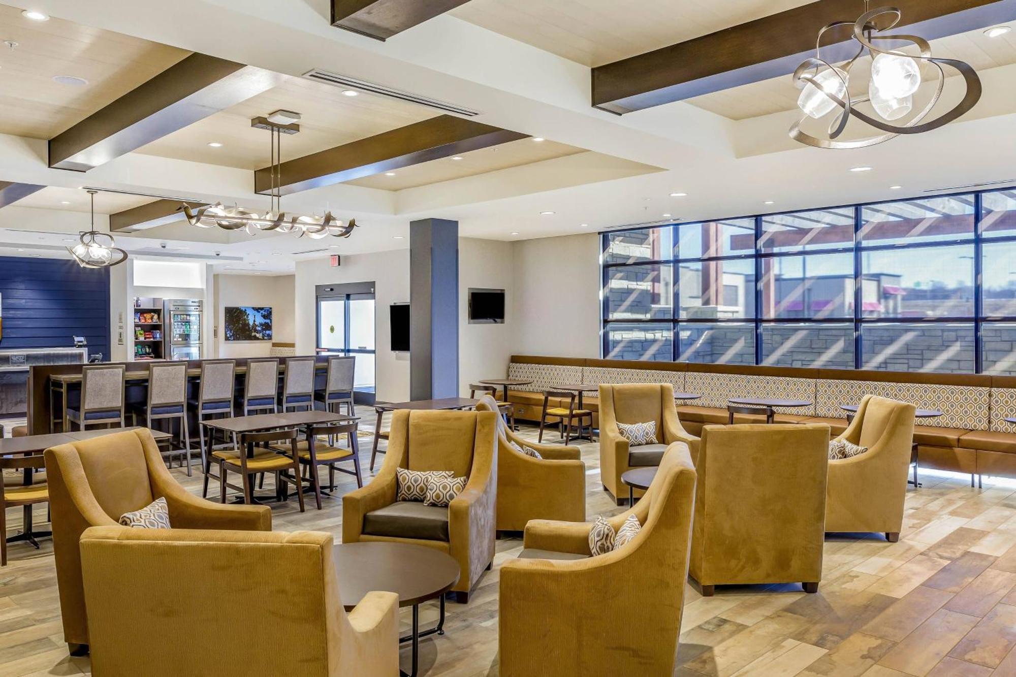 Springhill Suites By Marriott Topeka Southwest Екстер'єр фото